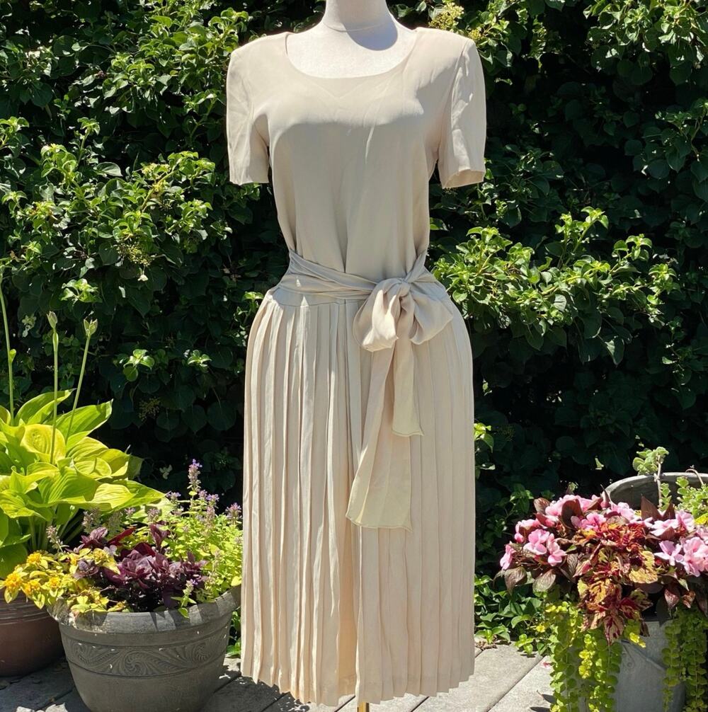 Vintage 90s Donna Ricco New York Pleated Drop Waist Off-White Maxi Dress - 10